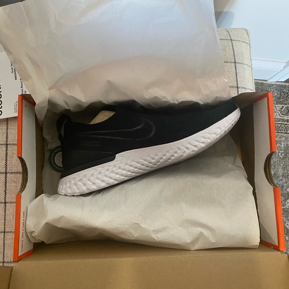 Nike Epic Phantom React Flyknit - Picture 3 of 3